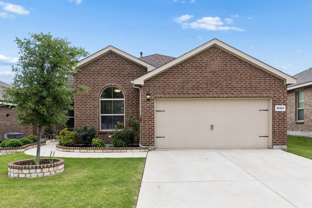 10121 Poinsett Way, Fort Worth
