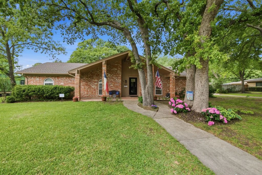 629 Cimarron Trail, Southlake