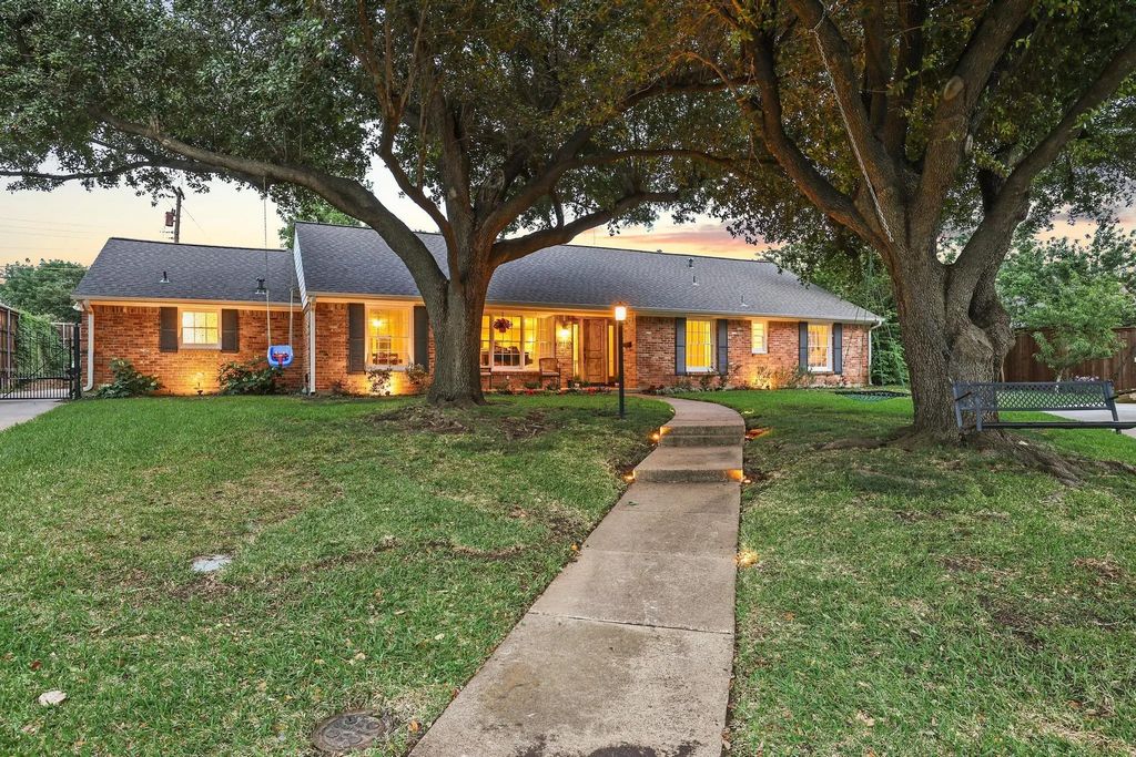 10106 Crestover Circle, Dallas