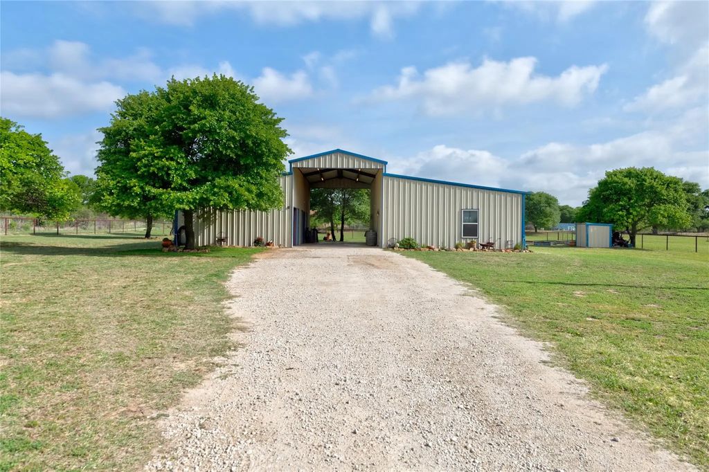 8074 County Road 254, Clyde