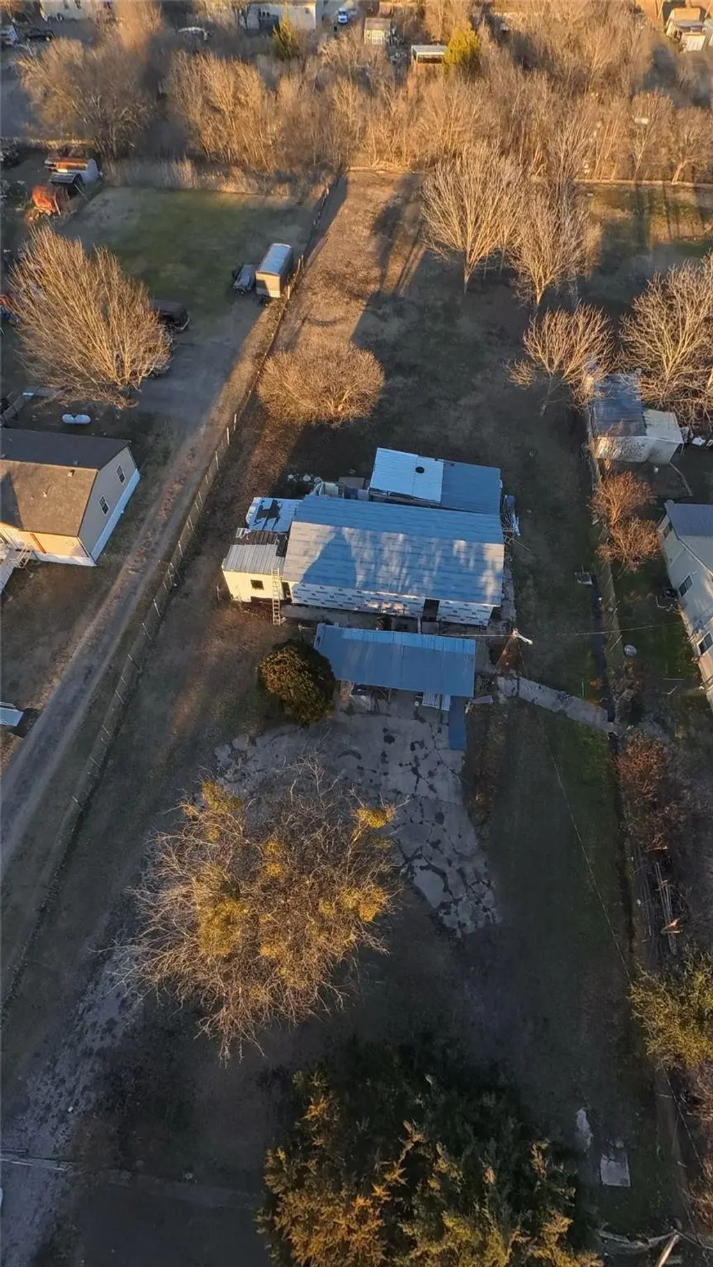 1620 County Road 616, Venus