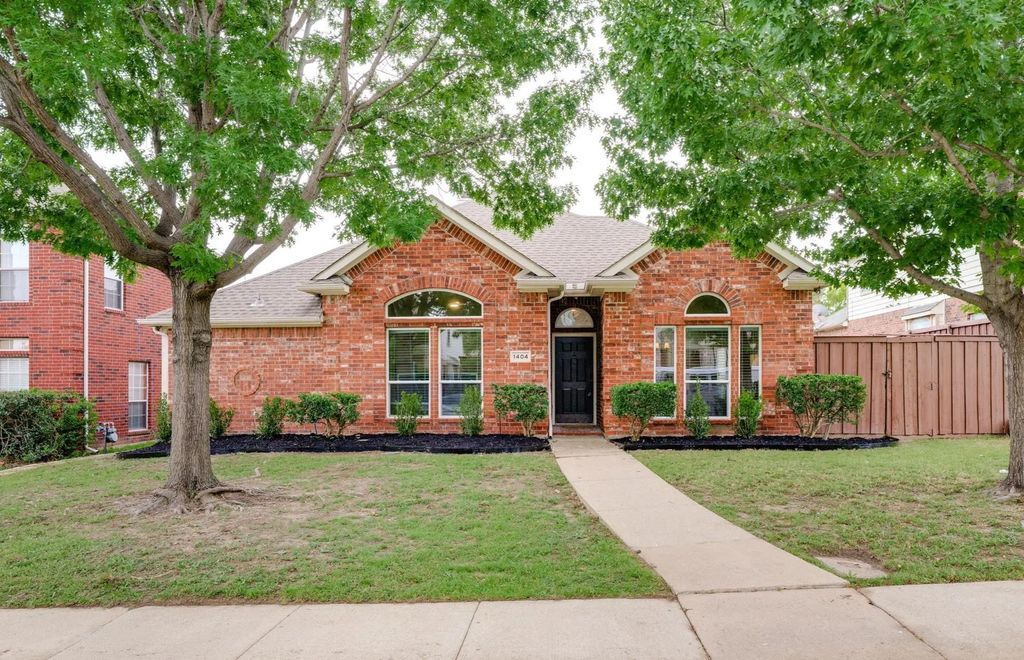 1404 Valley Trail, Irving