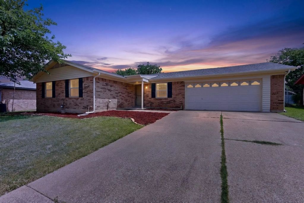 4512 Tiptop Street, Haltom City