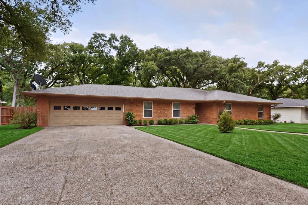 1413 Bowie, Corsicana