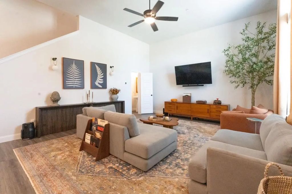 532 E 2nd Street, Irving