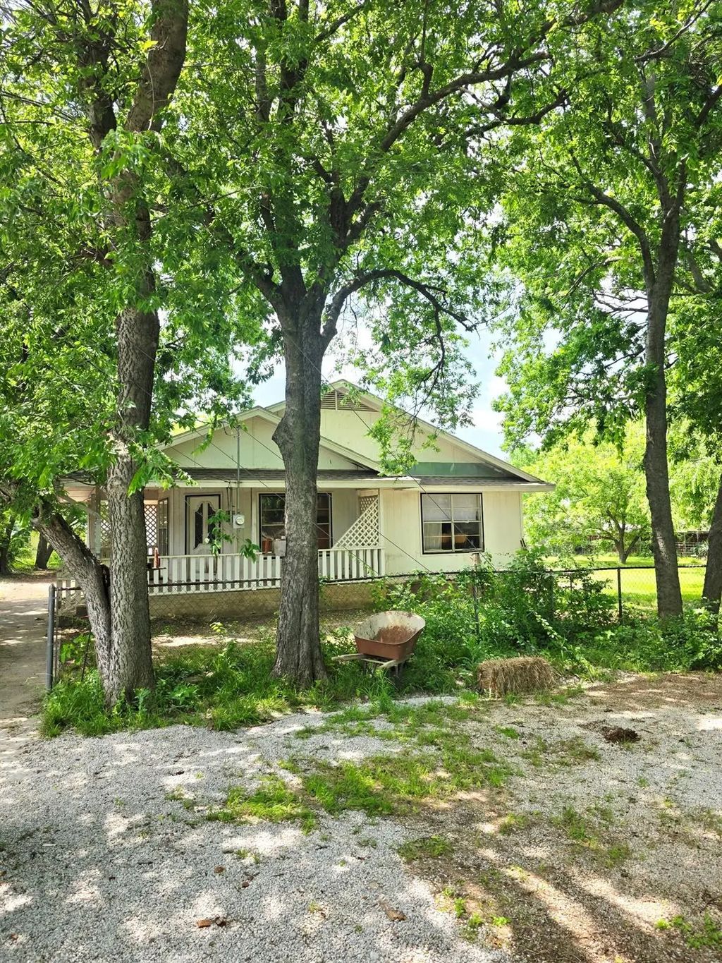 417 W Huffman Street, Krum