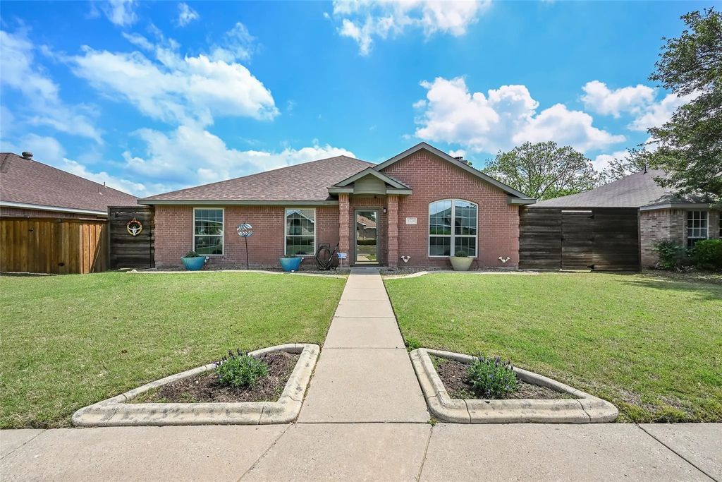 1224 Old Oak Drive, Cedar Hill
