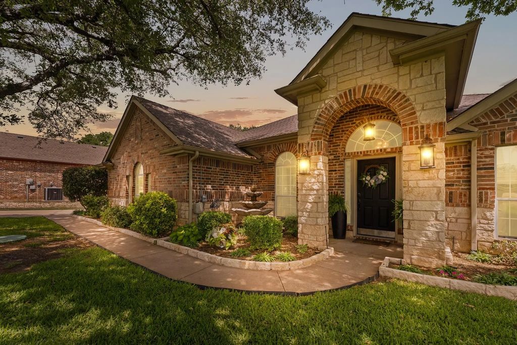 3211 Golden Oaks Circle, Granbury