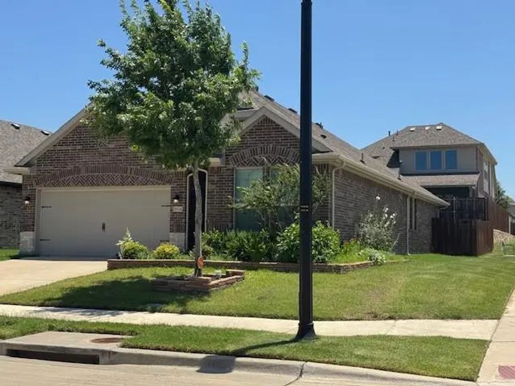 5534 Capilano Court, Garland