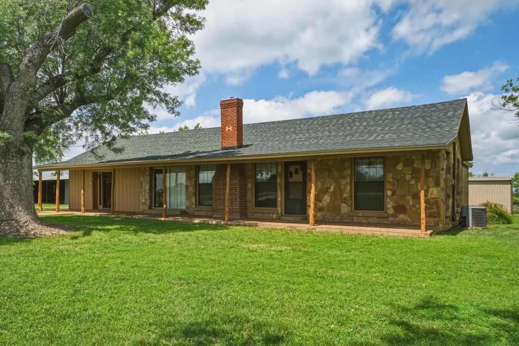 348 State Highway 153, Coleman