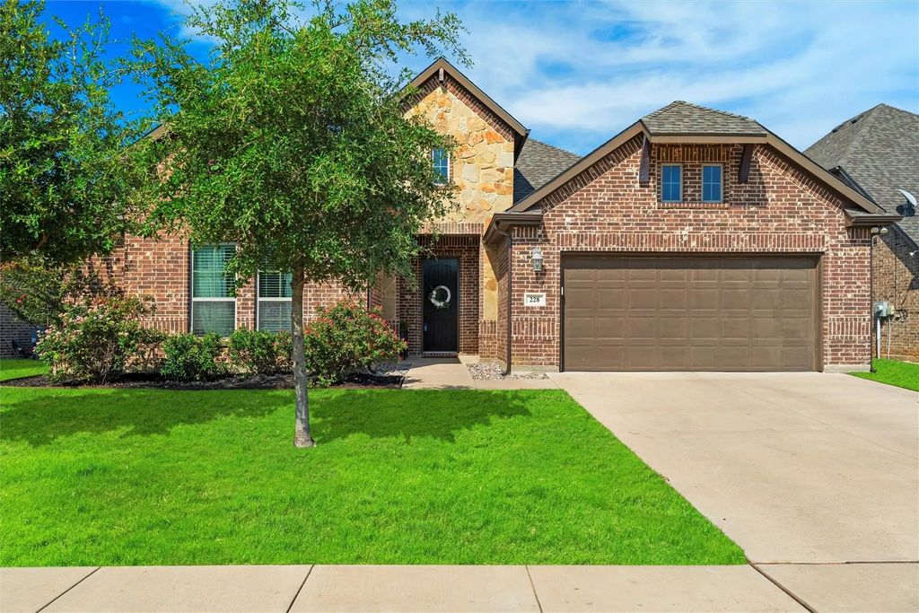 228 Prairie Oak Court, Burleson