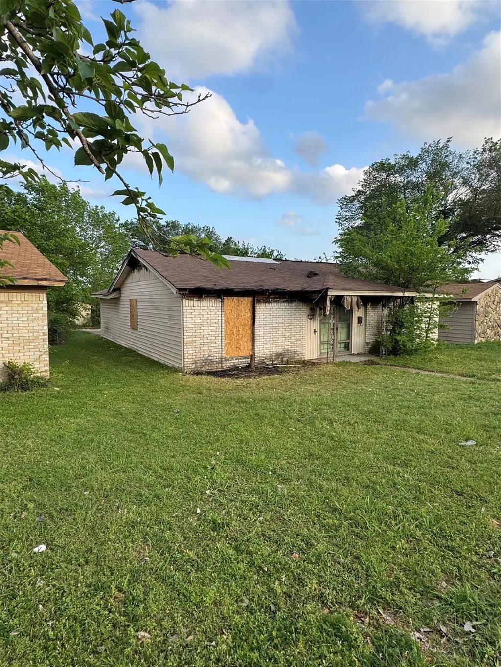 1850 Red Cloud Drive, Dallas