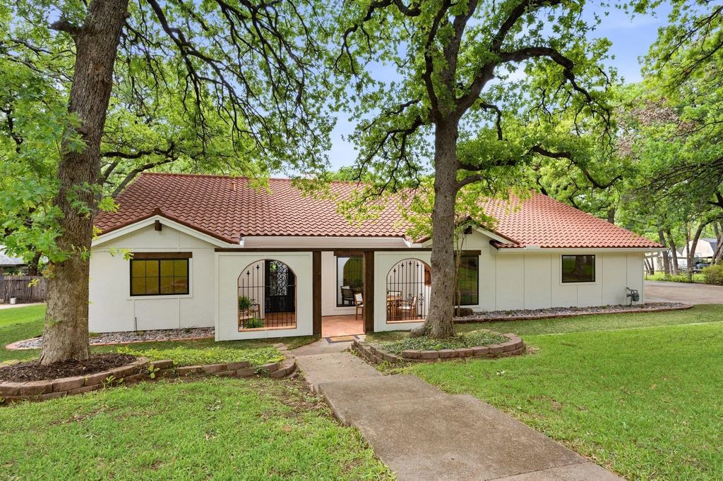 621 Overland Trail, Southlake