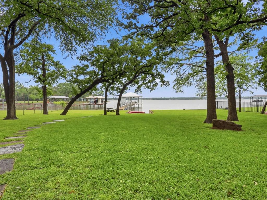 11761 Oakwood Lane, Fort Worth