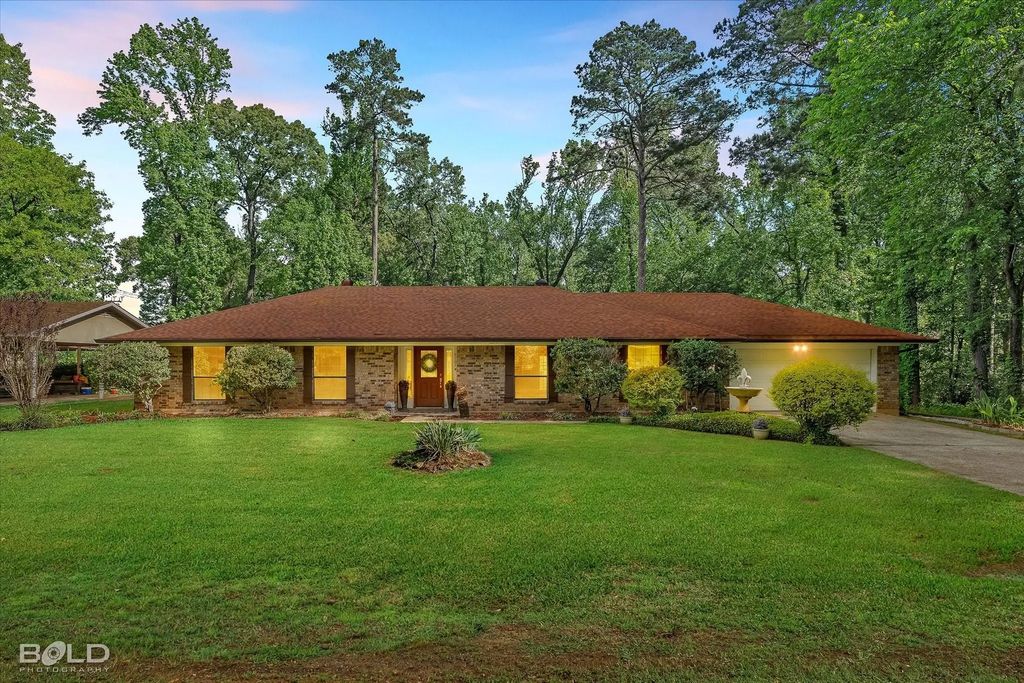 8707 Woodstock Drive, Haughton