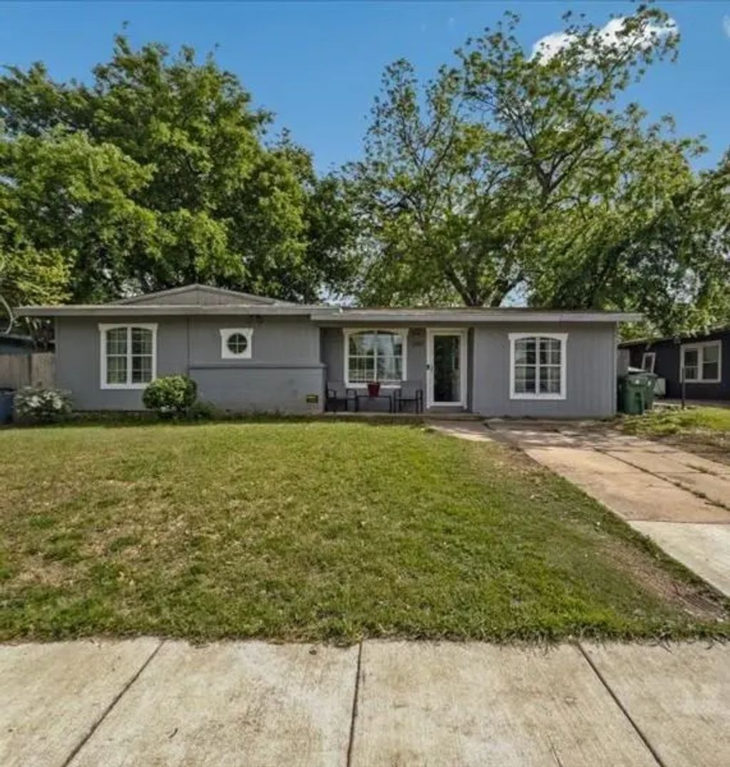 1310 E Inwood Drive, Arlington