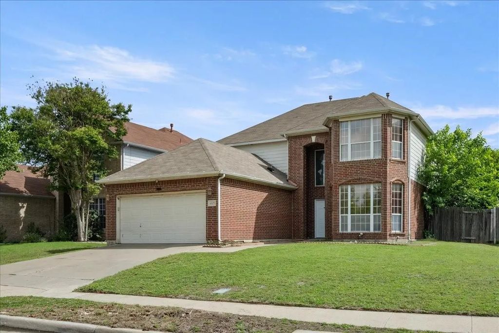 4805 Parkmount Drive, Fort Worth