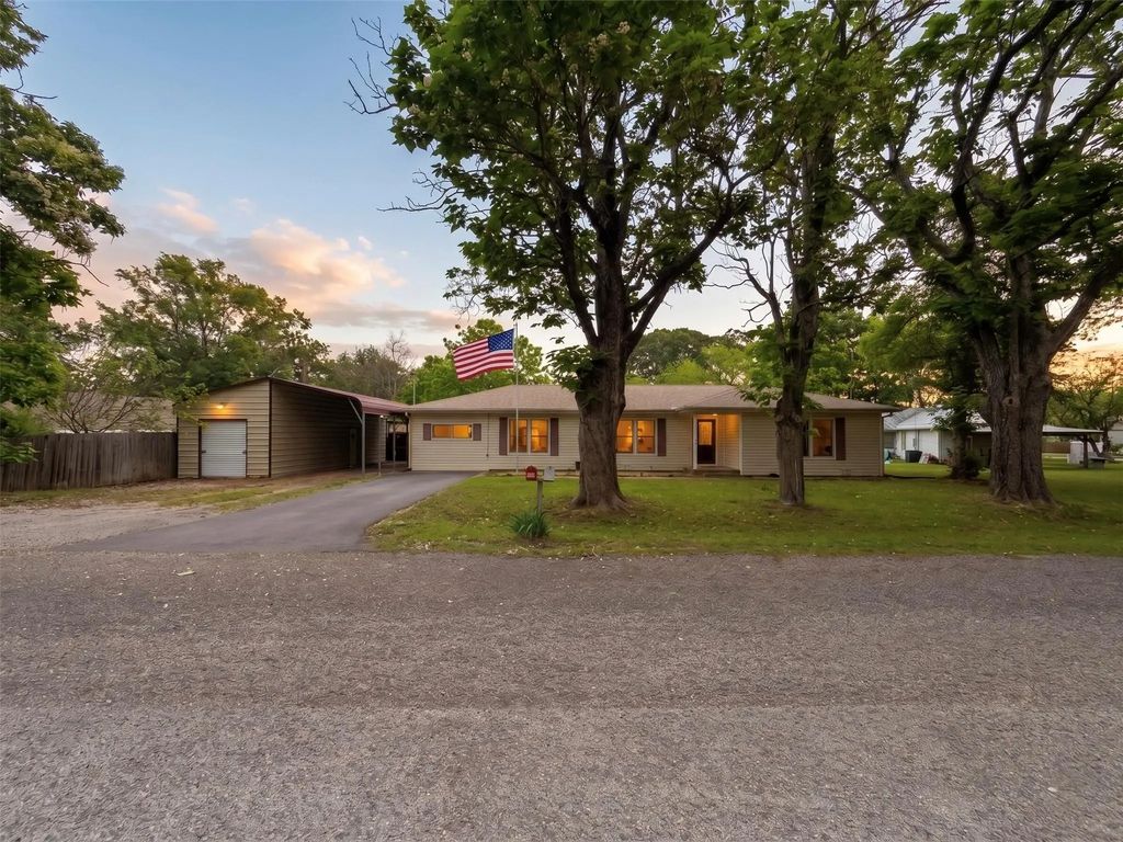 604 E Side Drive, Quitman