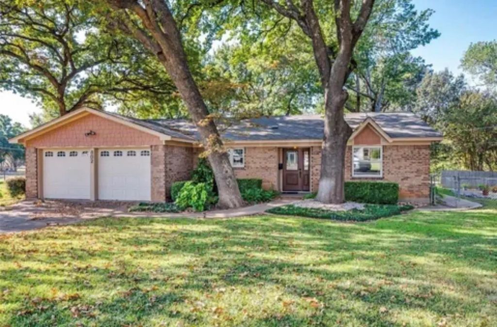 802 Wilshire Court, Arlington