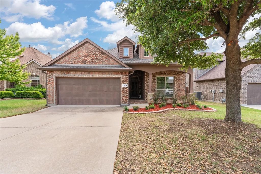 12816 Breckenridge Court, Fort Worth