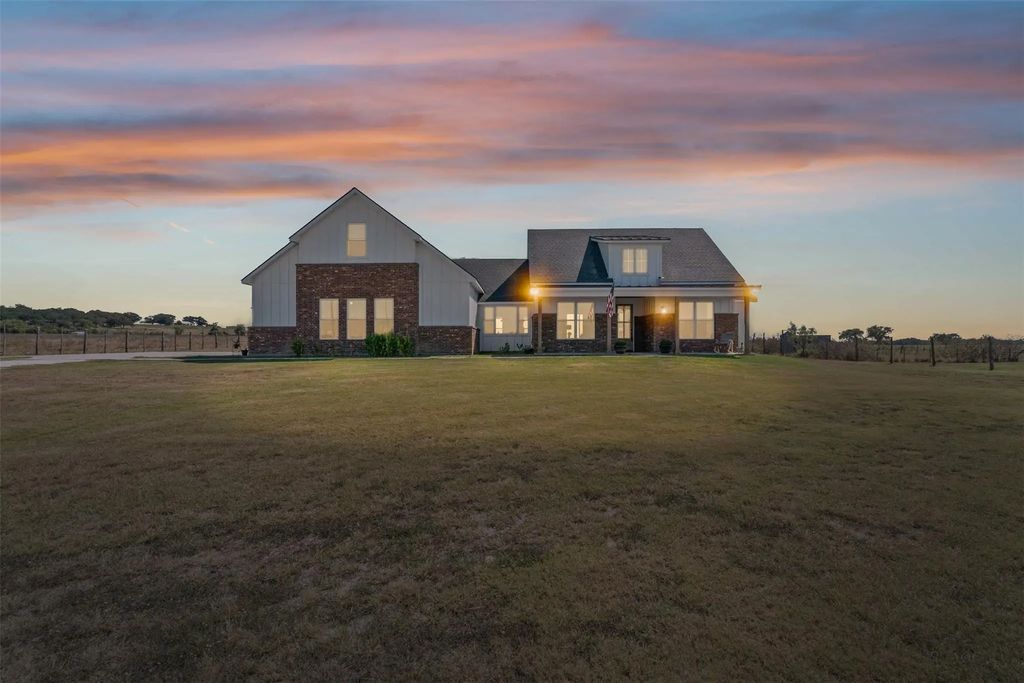 2350 County Road 1104, Cleburne