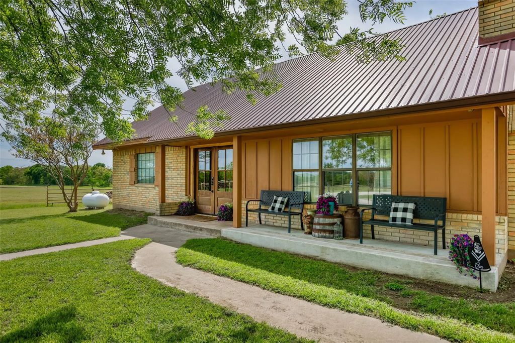 899 S Pecan Street, Muenster