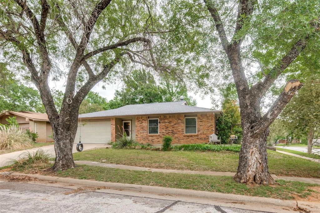 2511 Ridgemoor Court, Arlington