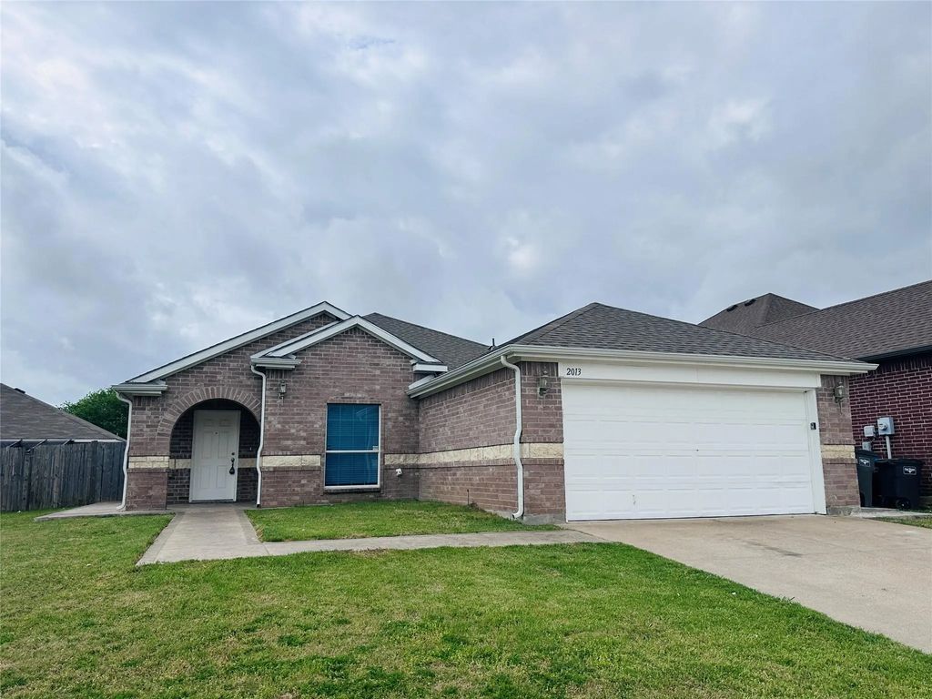 2013 Deniro Drive, Fort Worth