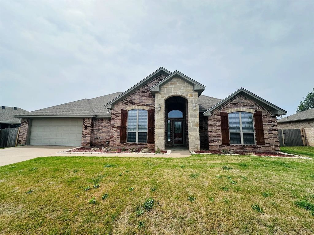 802 Wandering Court, Granbury
