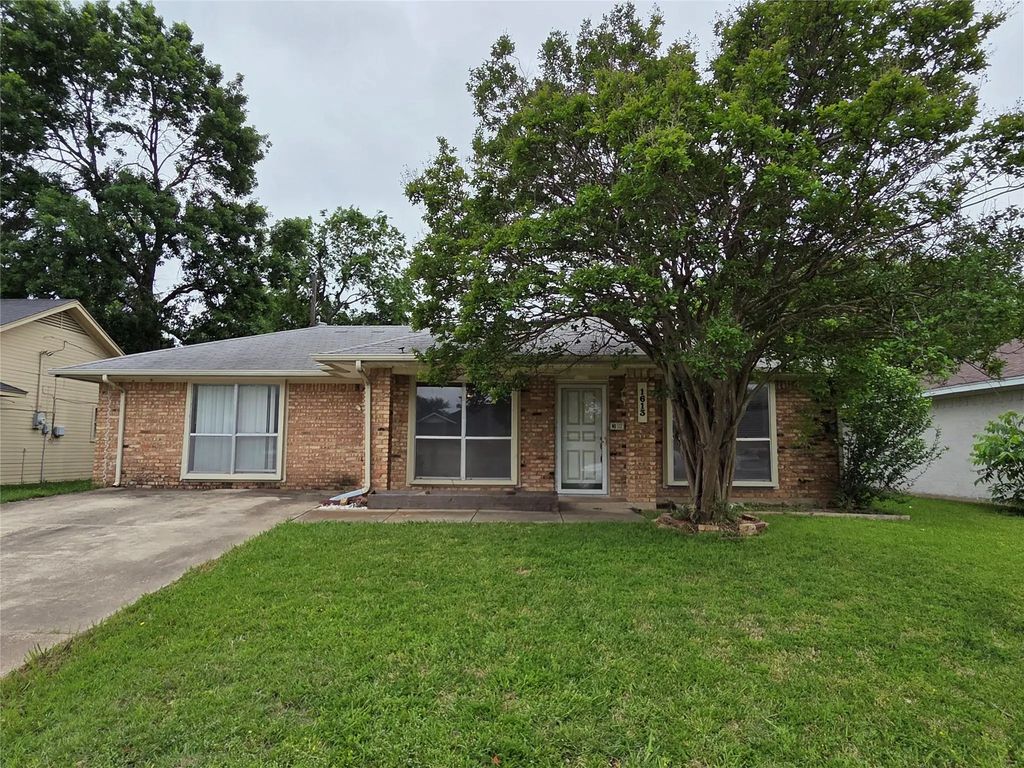 1613 S Bent Tree Trail, Grand Prairie