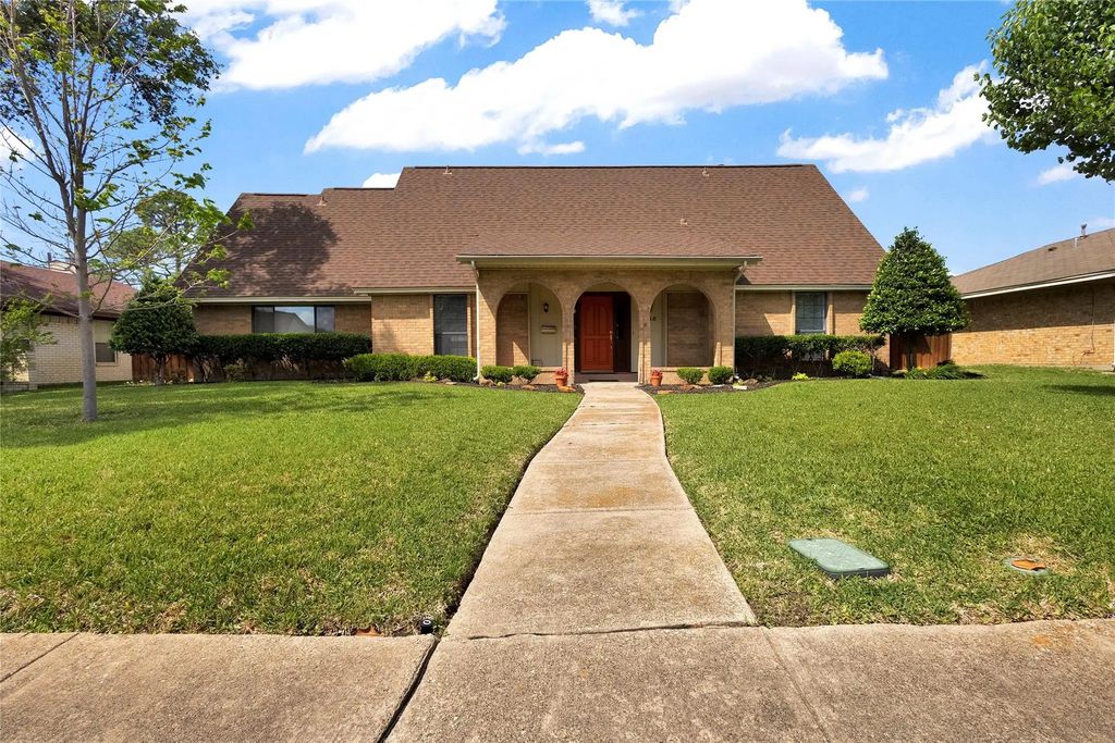 2985 Las Campanas Drive, Farmers Branch