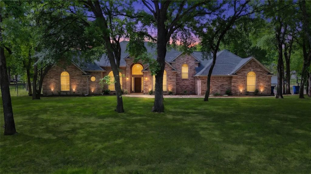 1507 Greenleaf Court, Aledo