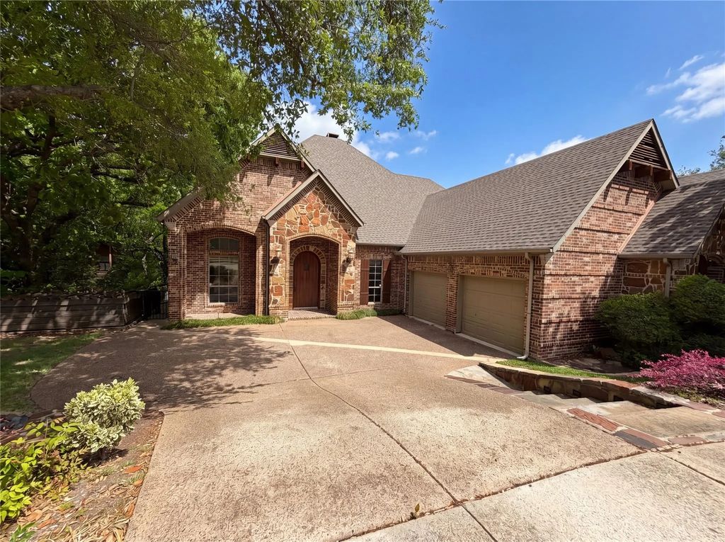 1309 Winding Brook Drive, Garland