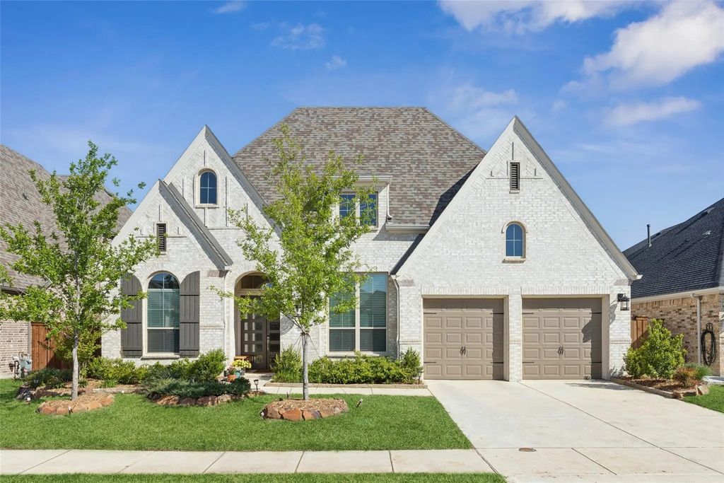 808 Bluestem Drive, Aubrey