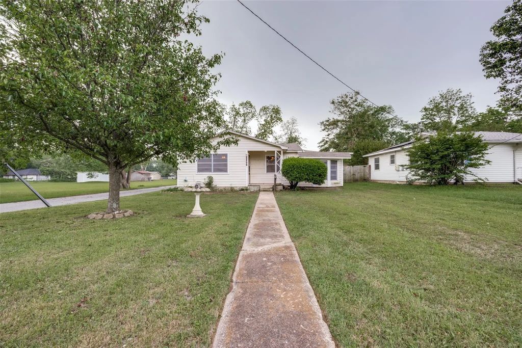 2600 W Johnson Street, Denison