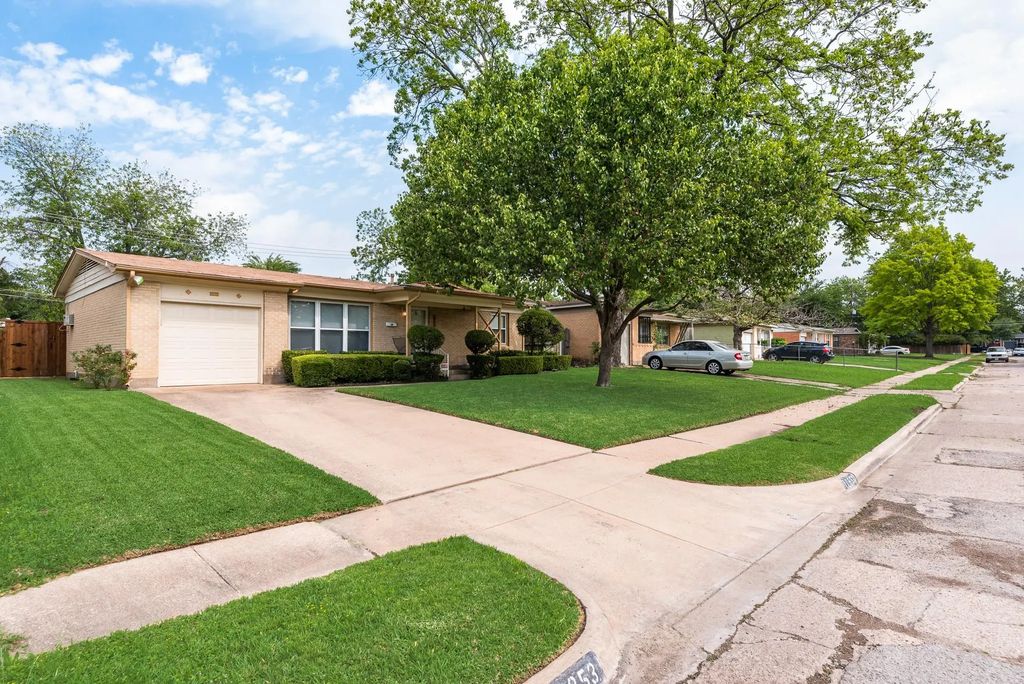 10853 Sharondale Lane, Dallas