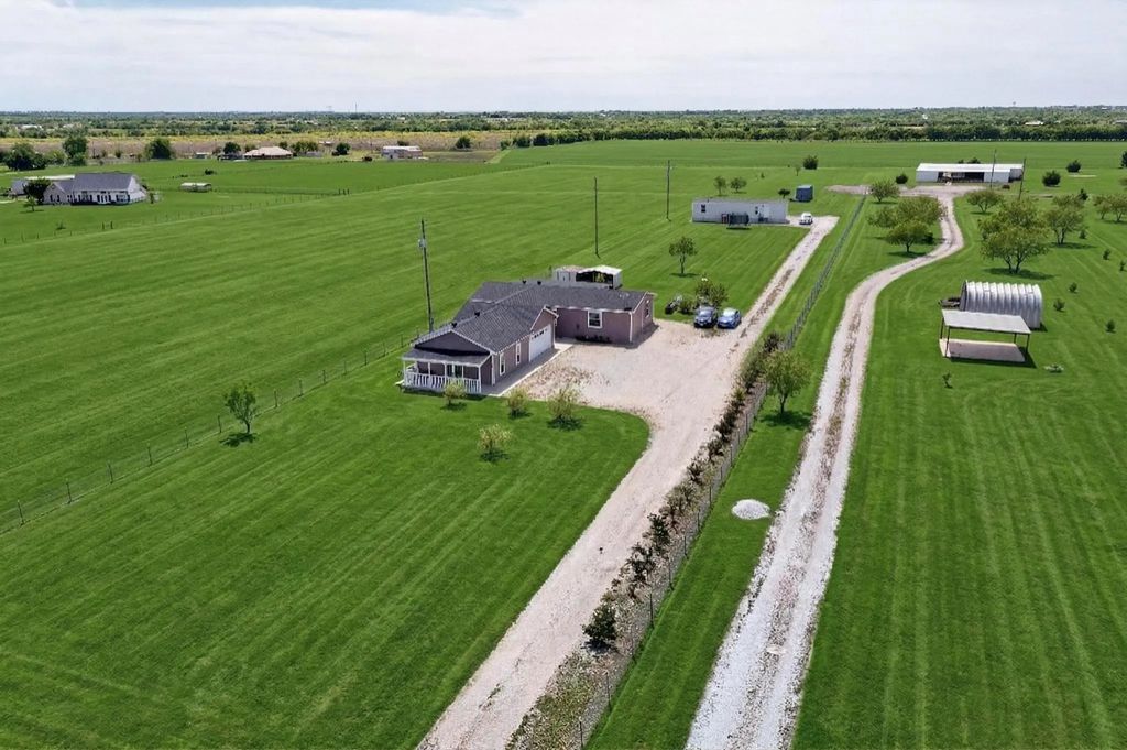 3451 County Road 617, Venus