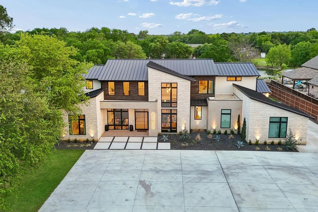 309 Glade Road, Colleyville