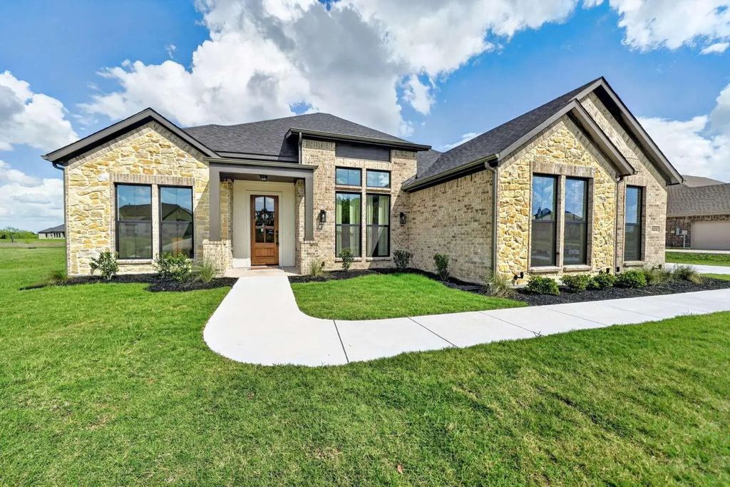 6233 Pyrenean Oak, Royse City