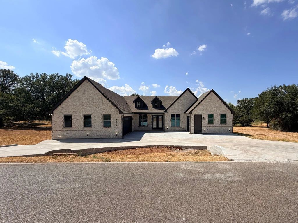 7016 Westover Drive, Granbury