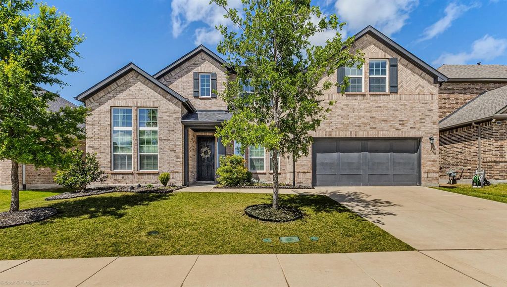 904 Vineyard Way, Forney
