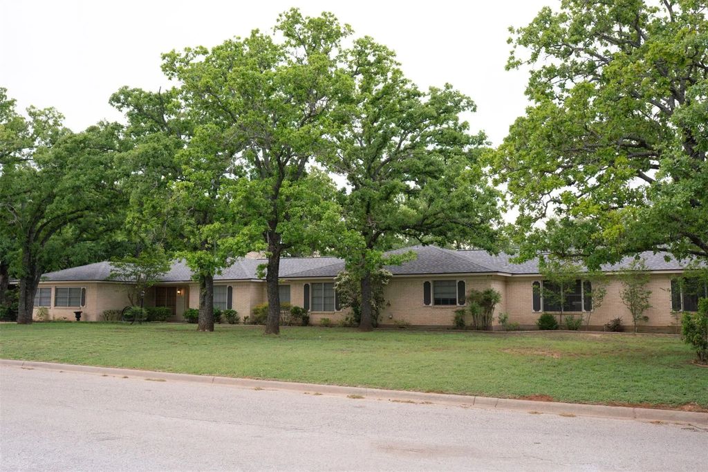 515 Crestwood Drive, Eastland