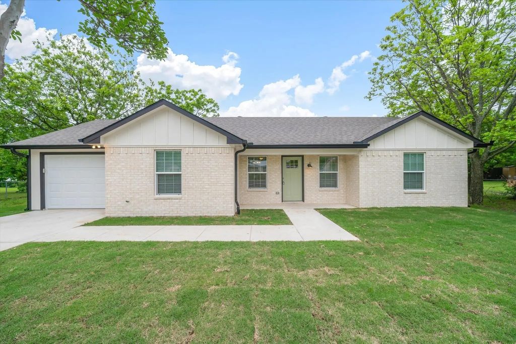 1015 W Park Drive, Wills Point
