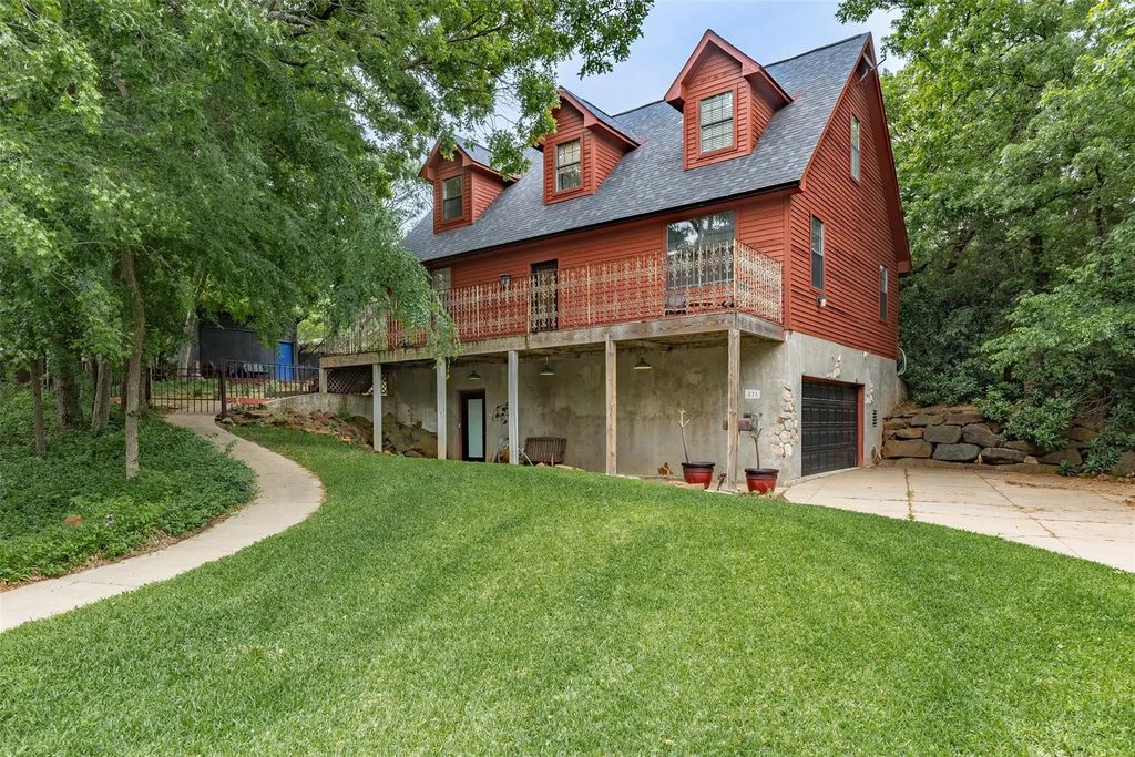 828 S Maurice Avenue, Denison