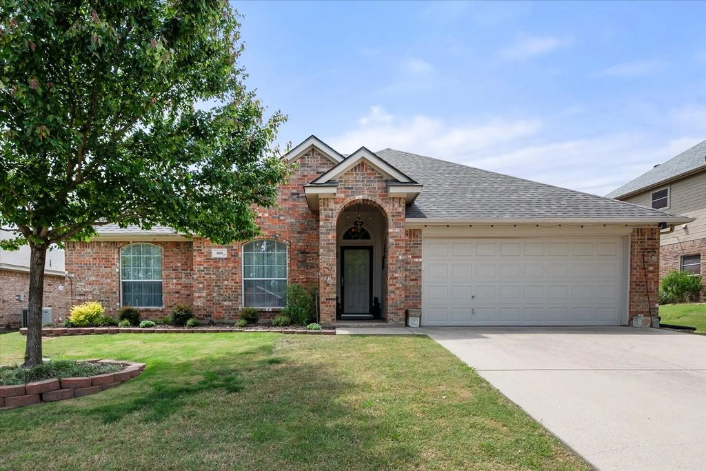 909 Mesquite Drive, Burleson