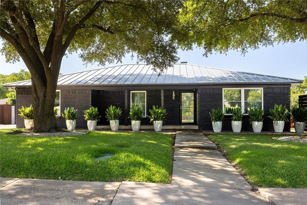 10872 Caprock Circle, Dallas