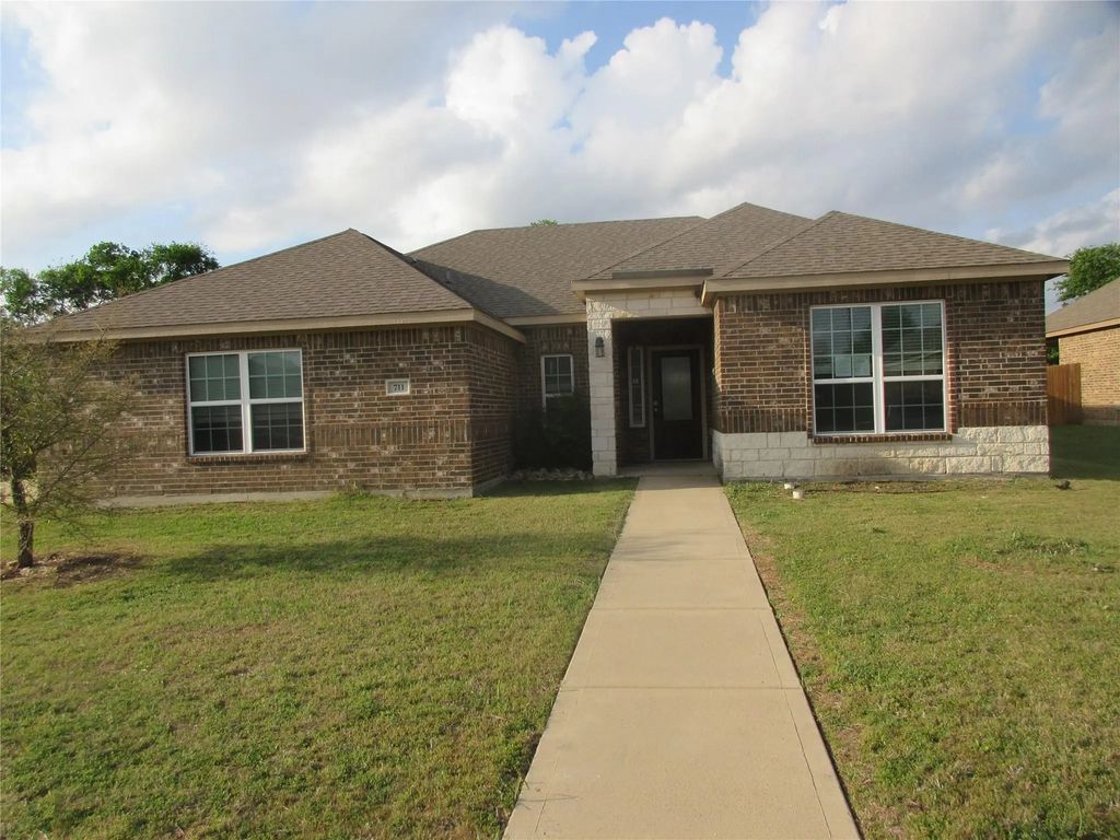 711 Milas Lane, Glenn Heights
