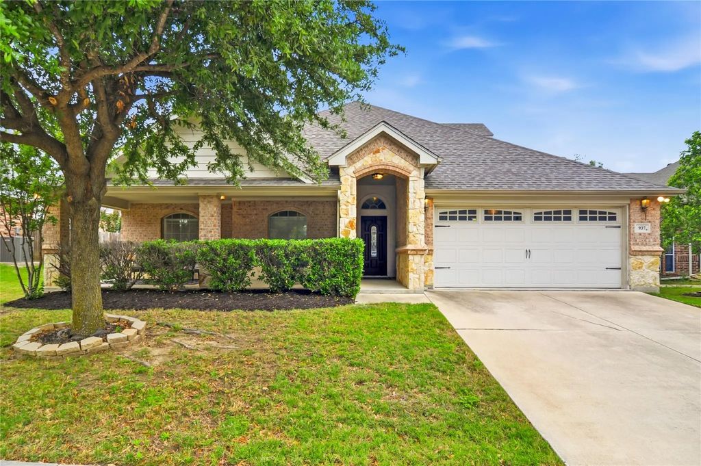 937 Yucca Court, Burleson