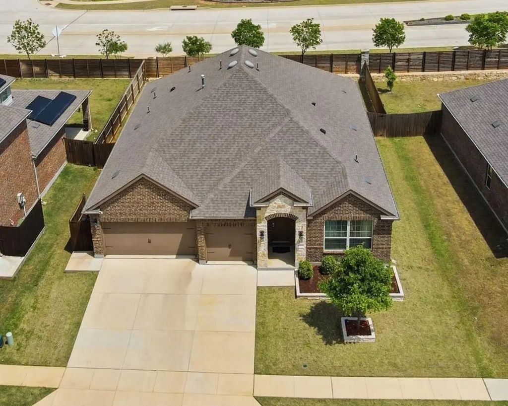 10109 Table Bluff Street, Aubrey