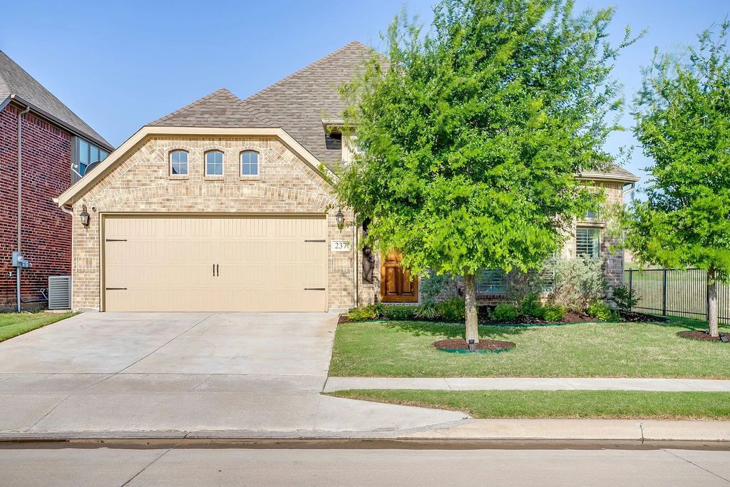 237 Bayonet Drive, Fort Worth